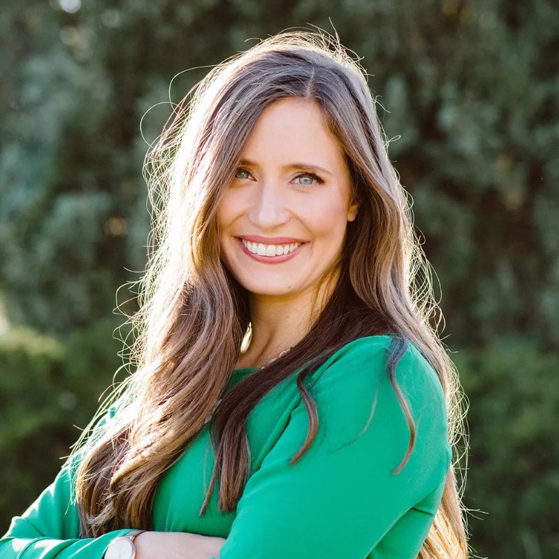 a photo of an audiologist